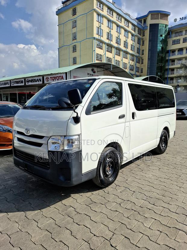 Toyota Regius 2019 White - thumbnail 3