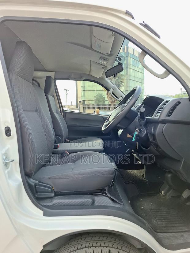 Toyota Regius 2019 White - thumbnail 8
