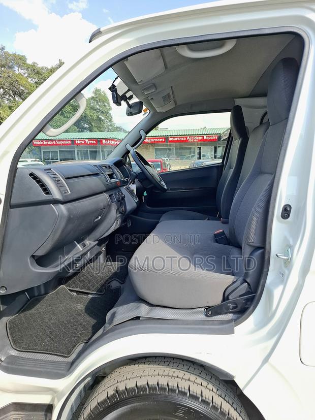 Toyota Regius 2019 White - thumbnail 9