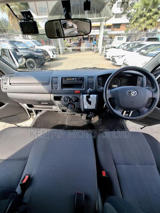 Toyota Regius 2019 White - thumbnail 10