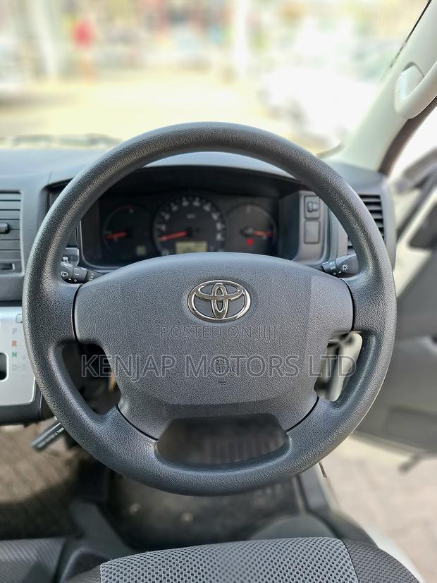 Toyota Regius 2019 White - thumbnail 11