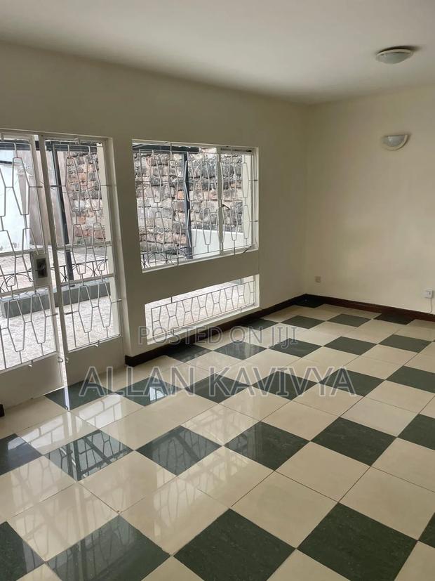 3bdrm Mansion in Parklands/Highridge for sale - thumbnail 2