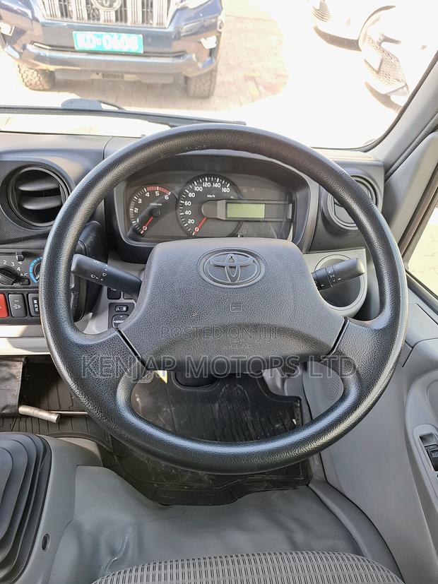 Toyota Dyna 2019 White - thumbnail 10