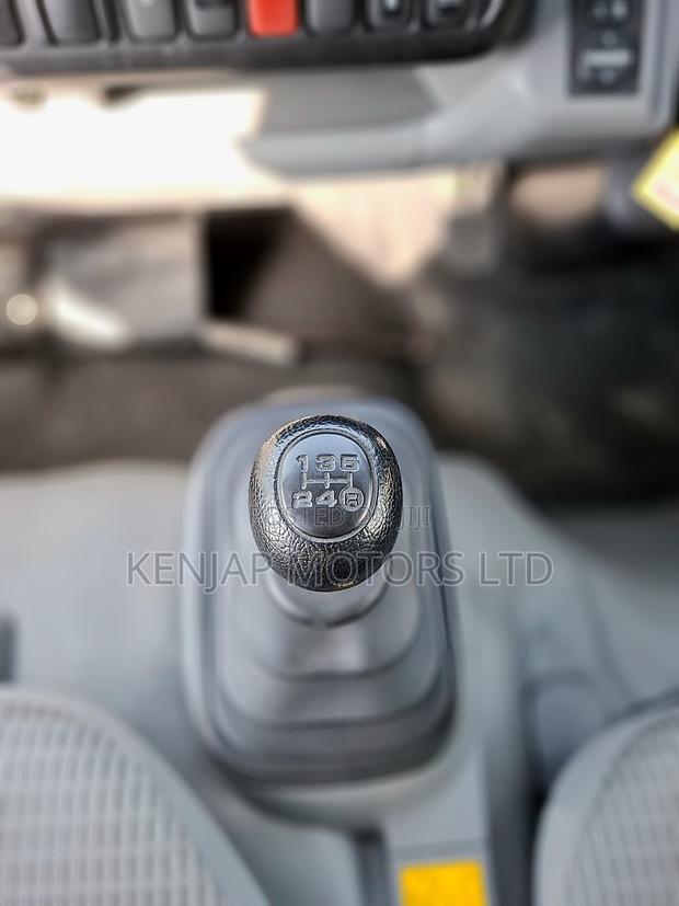 Toyota Dyna 2019 White - thumbnail 12