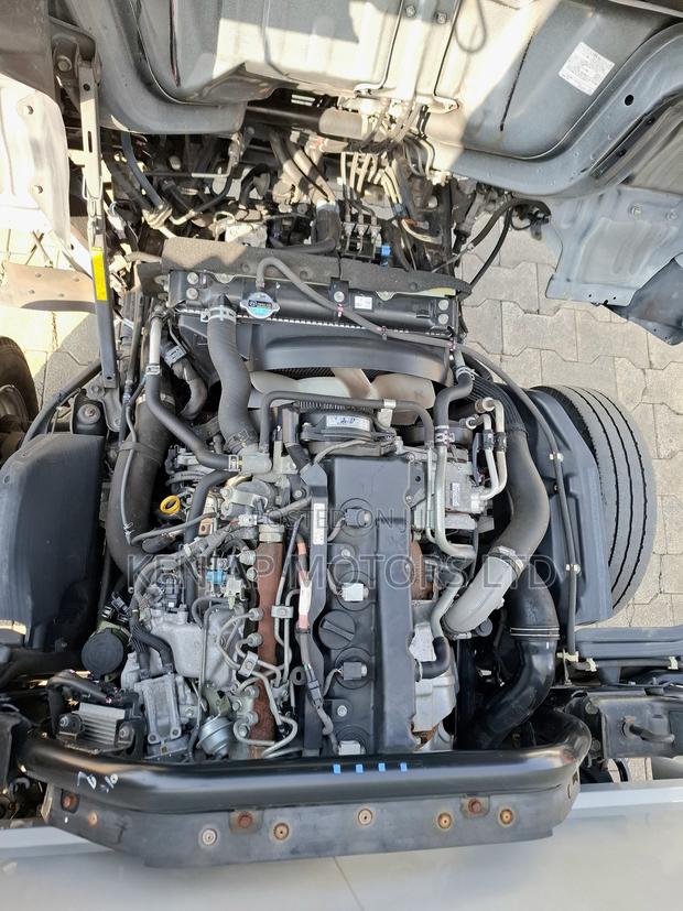 Toyota Dyna 2019 White - thumbnail 15