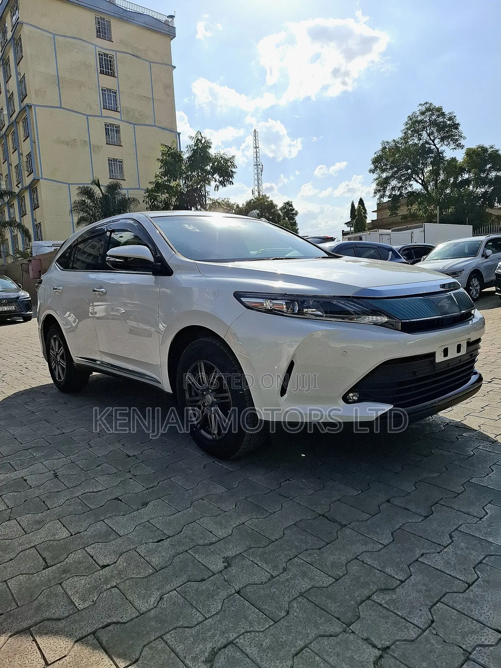 Toyota Harrier 2.0 2019 White