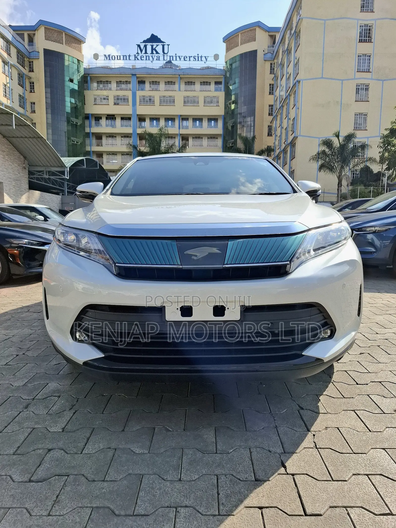 Toyota Harrier 2.0 2019 White