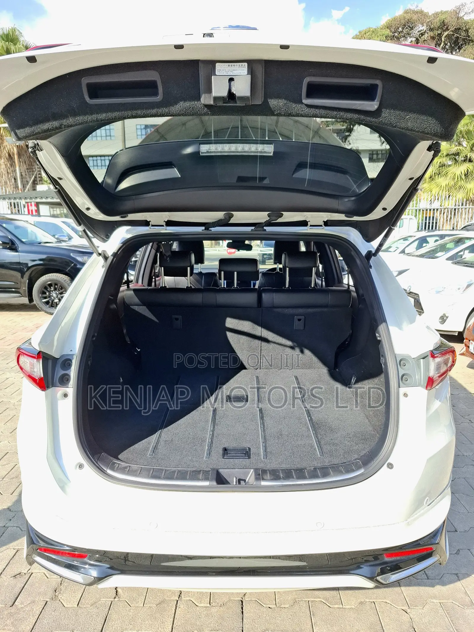 Toyota Harrier 2.0 2019 White