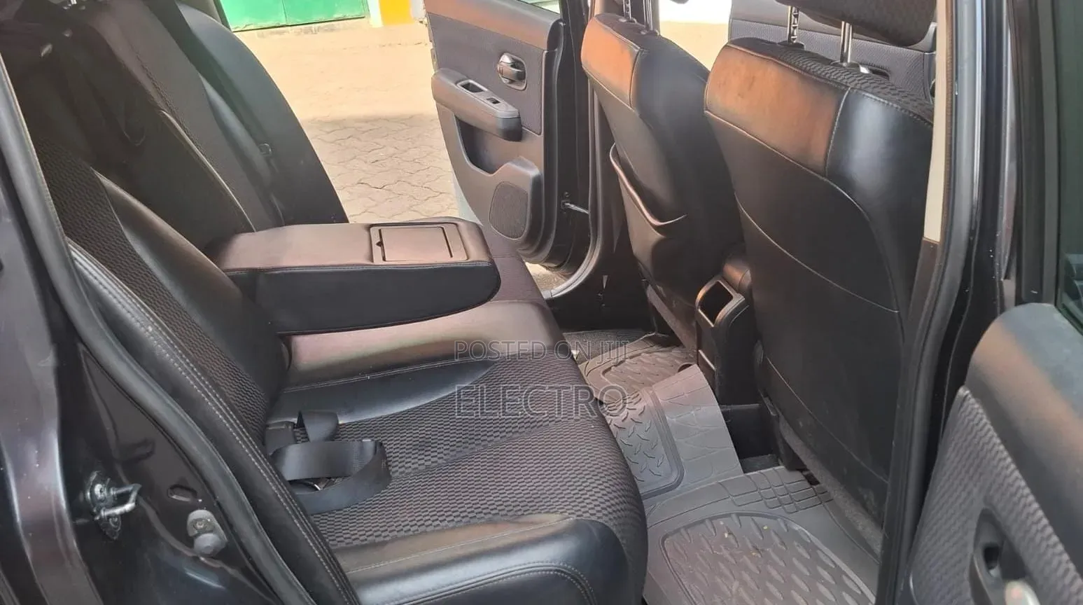 Nissan Tiida 2009 Black