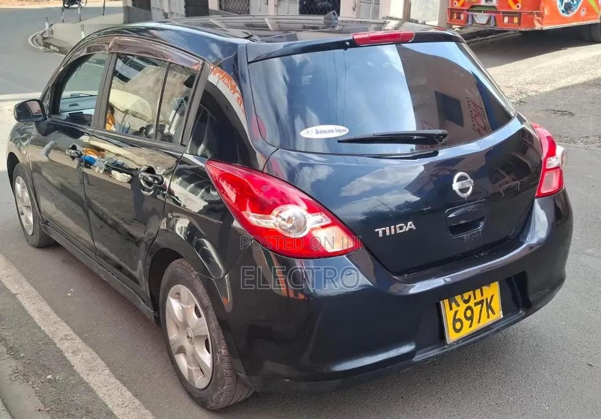 Nissan Tiida 2009 Black