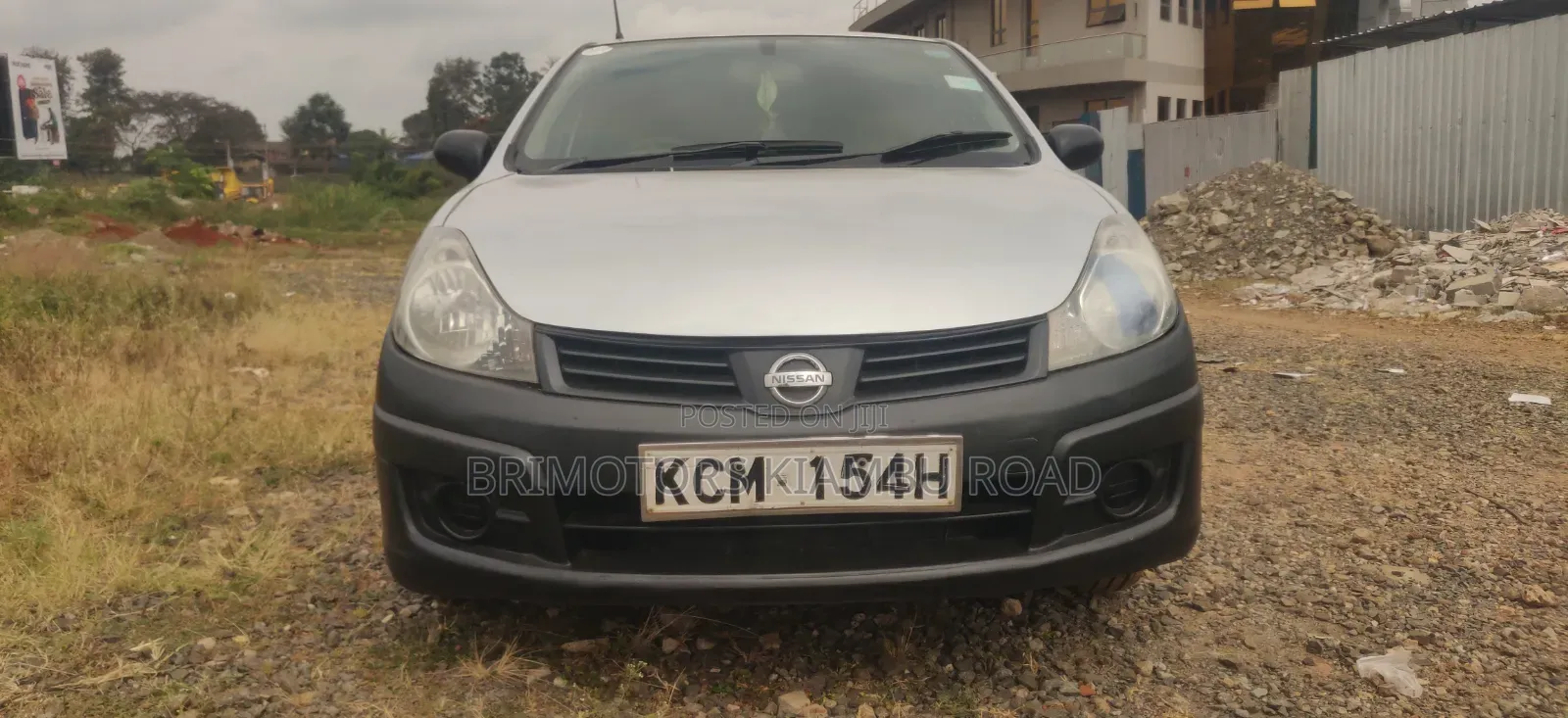 Nissan Advan 2010 Silver