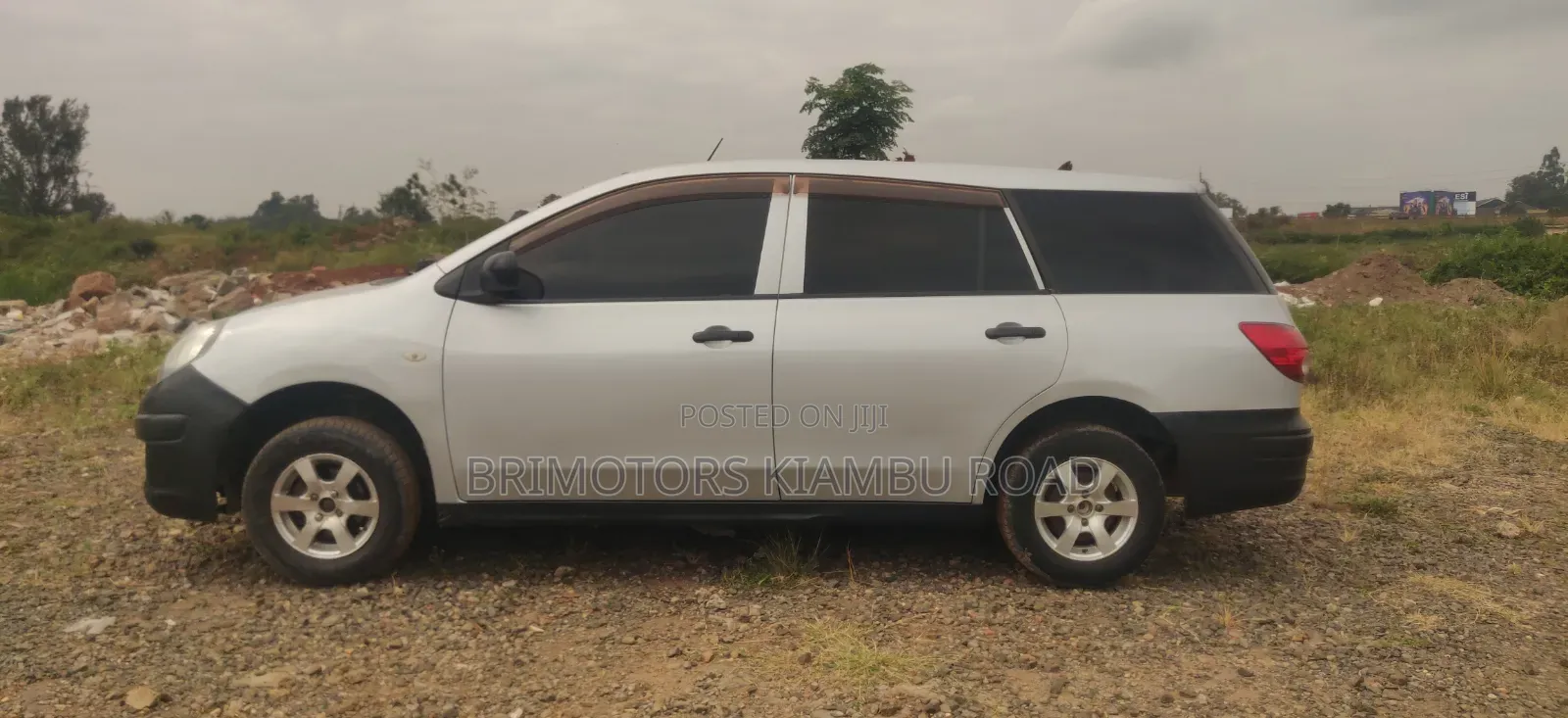 Nissan Advan 2010 Silver