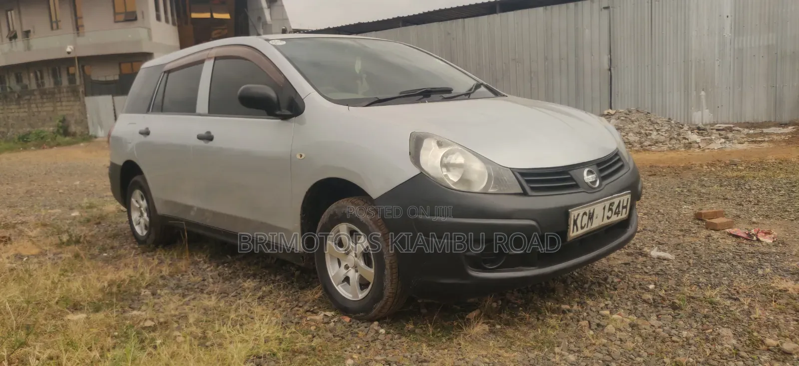 Nissan Advan 2010 Silver