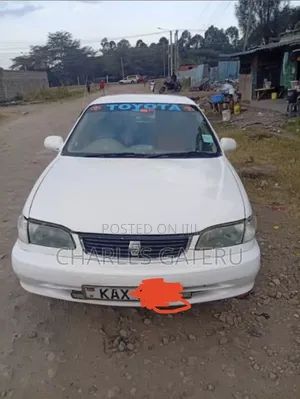 Toyota Corolla 2000 White