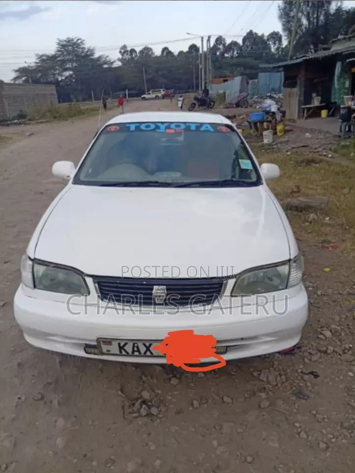 Toyota Corolla 2000 White