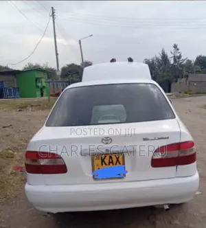 Toyota Corolla 2000 White