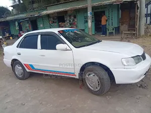 Toyota Corolla 2000 White