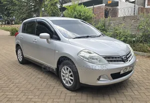 Nissan Tiida 2011 Silver