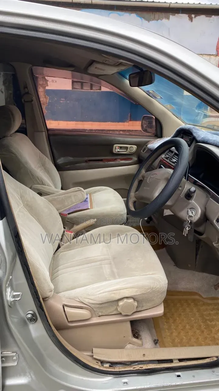 Toyota Gaia 2003 Silver