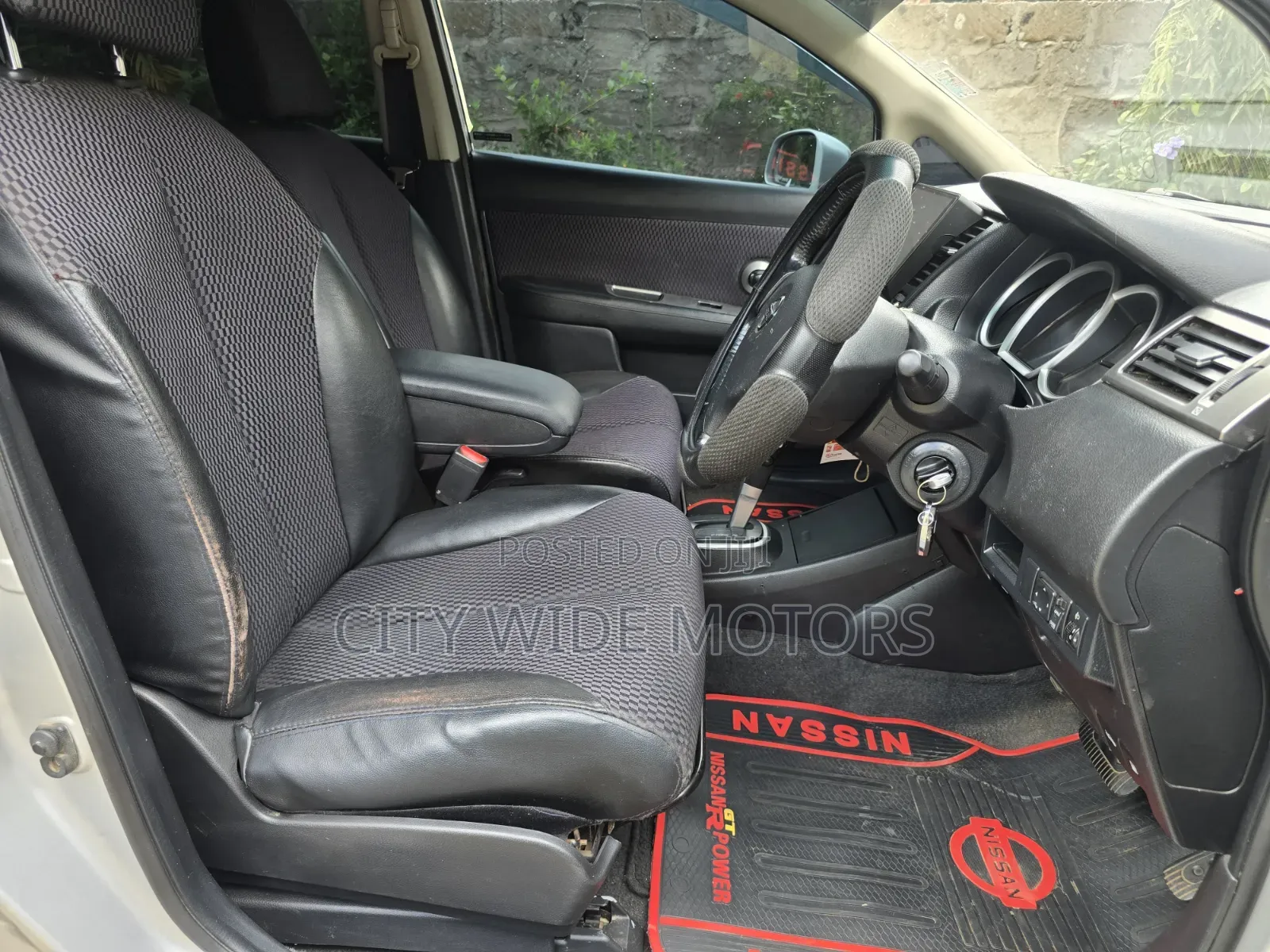 Nissan Tiida 2011 Silver