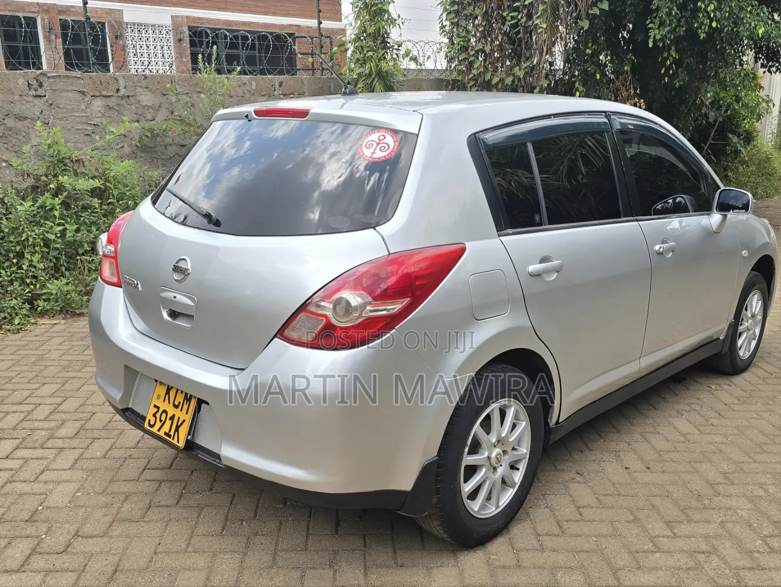 Nissan Tiida 2011 Silver