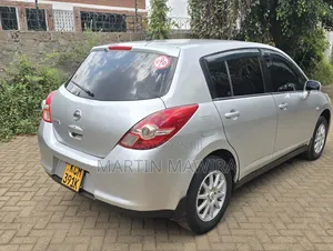 Nissan Tiida 2011 Silver