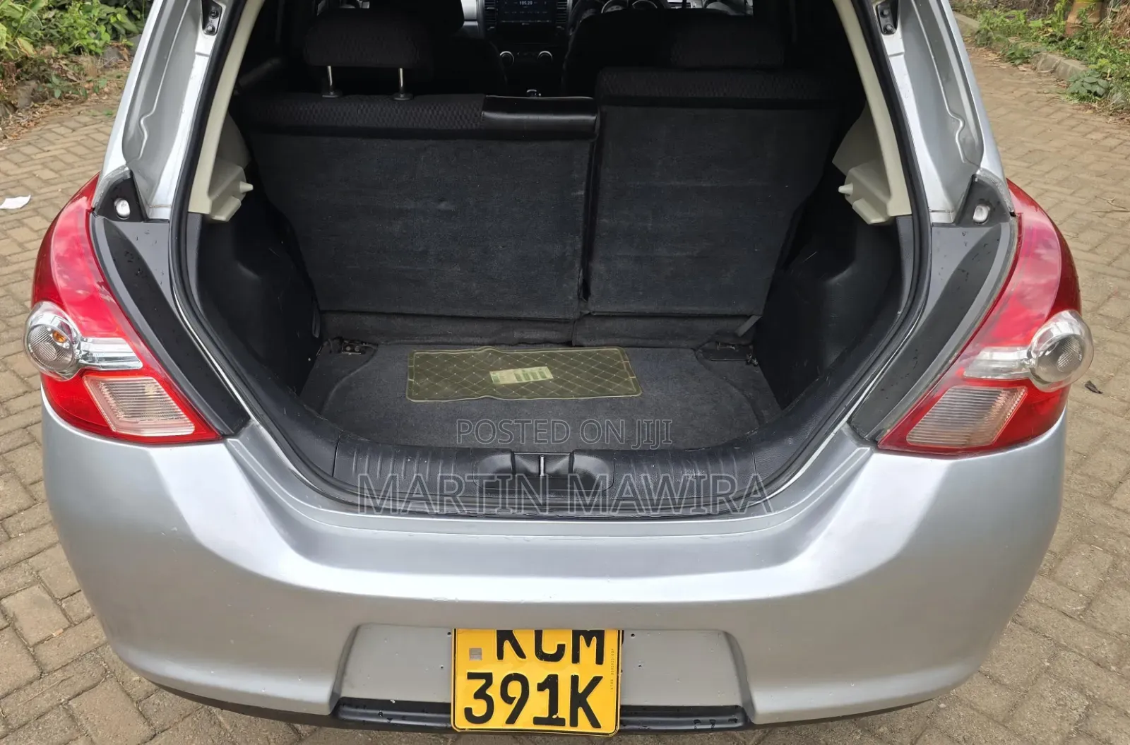 Nissan Tiida 2011 Silver