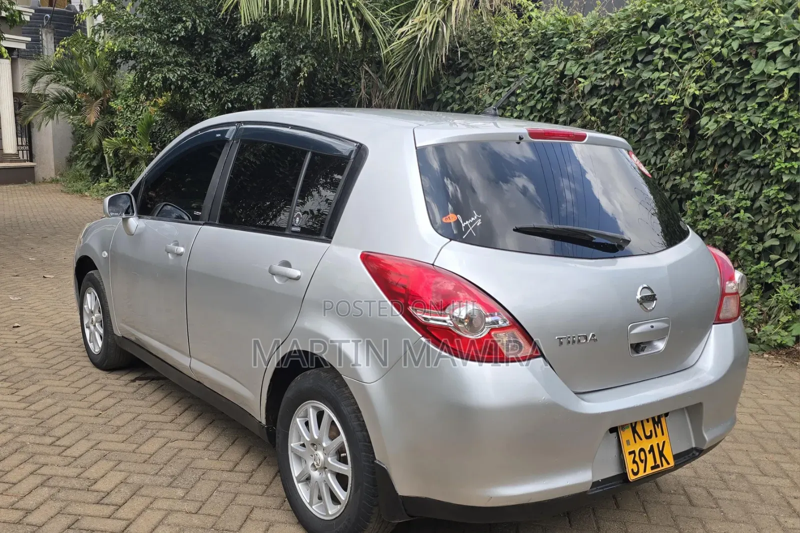 Nissan Tiida 2011 Silver