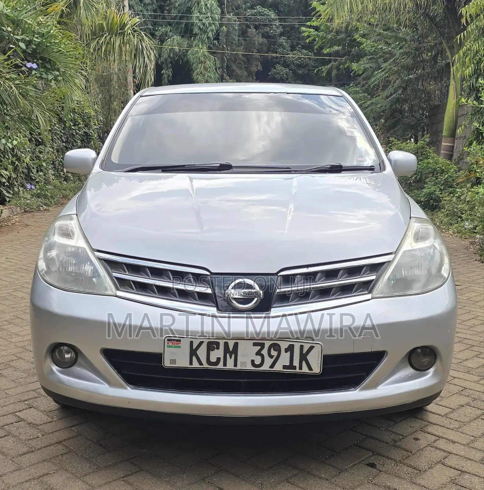 Nissan Tiida 2011 Silver