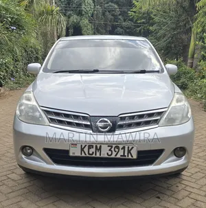 Nissan Tiida 2011 Silver