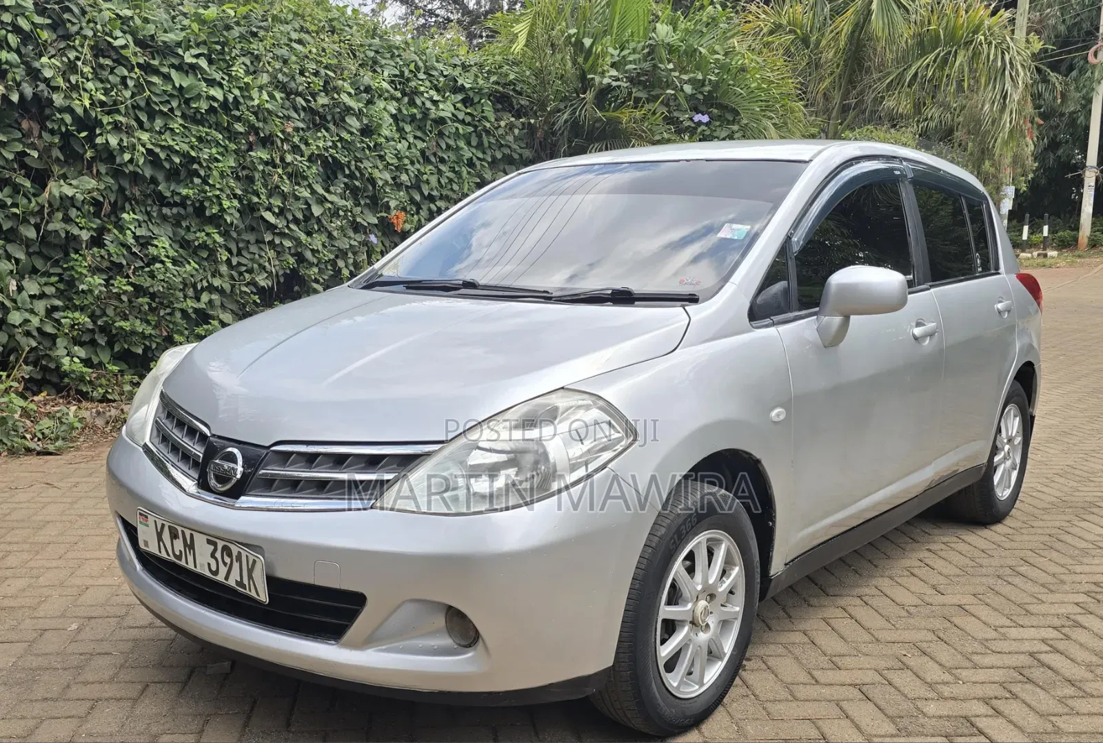 Nissan Tiida 2011 Silver
