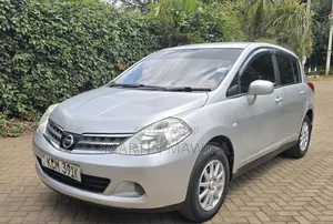 Nissan Tiida 2011 Silver