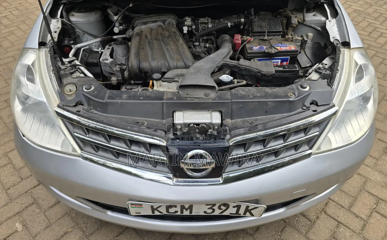 Nissan Tiida 2011 Silver