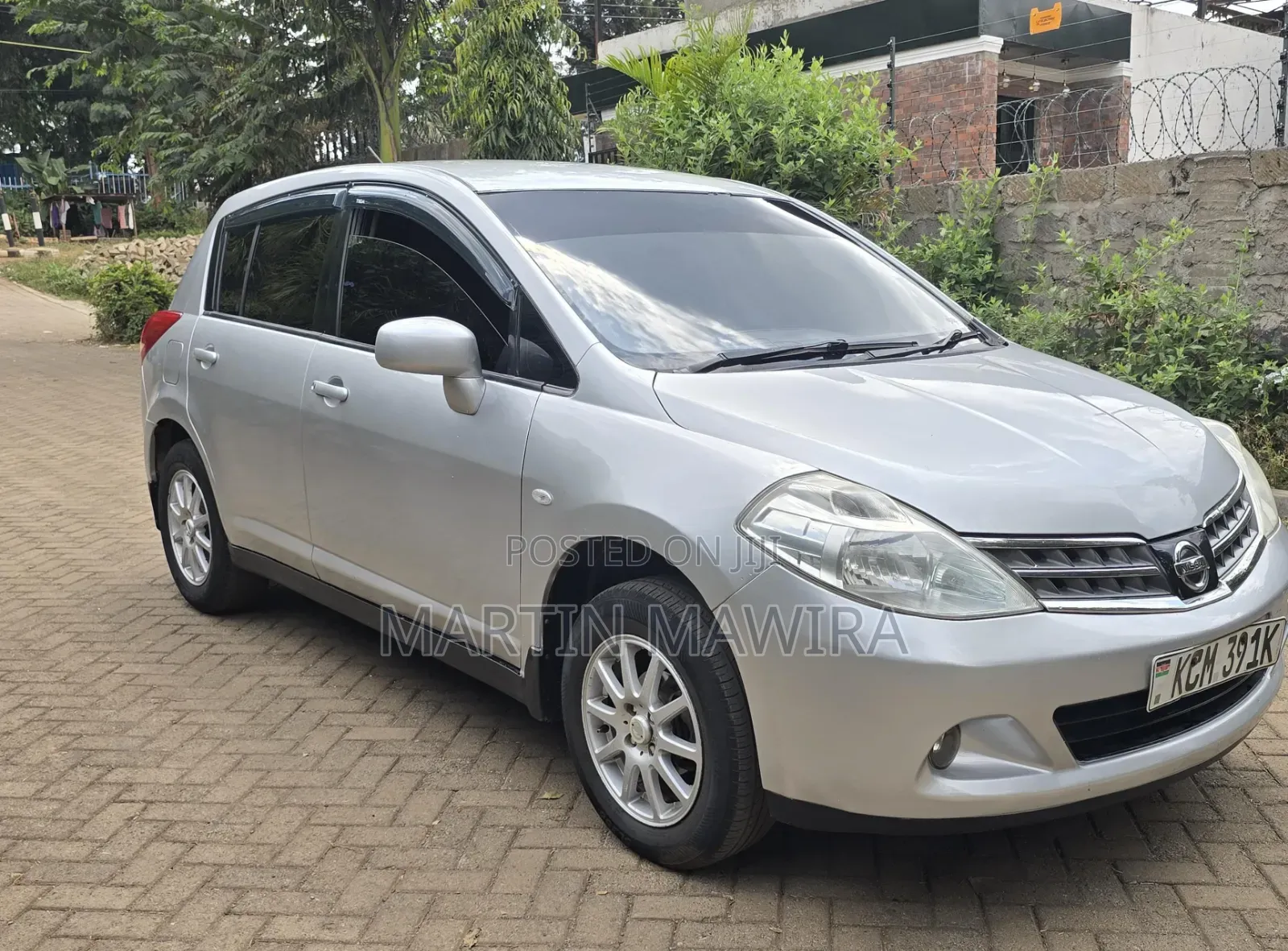 Nissan Tiida 2011 Silver