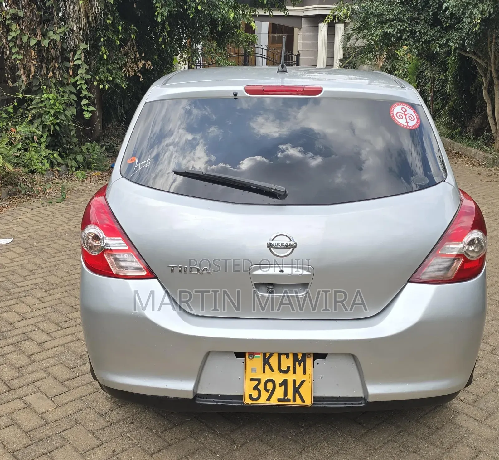 Nissan Tiida 2011 Silver