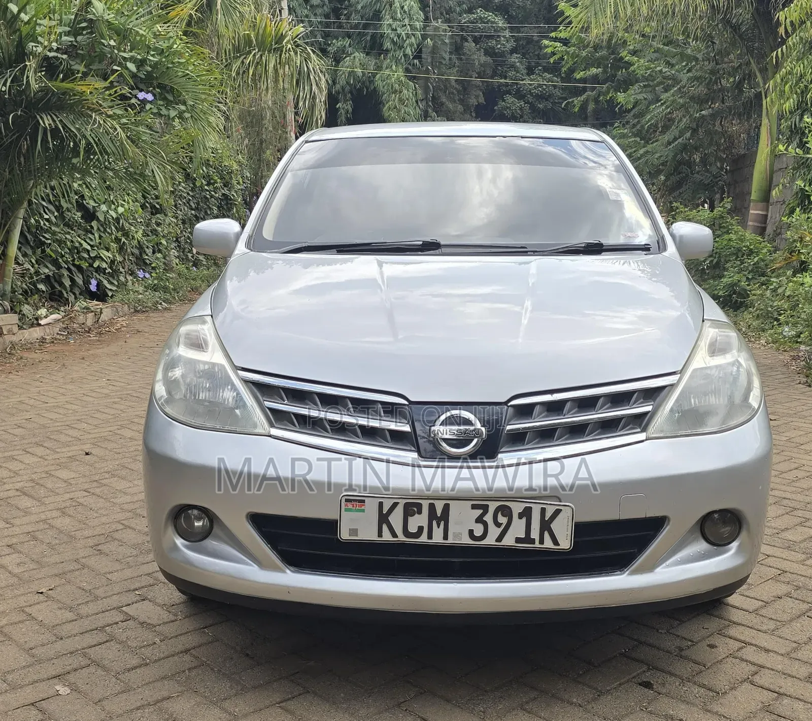 Nissan Tiida 2011 Silver