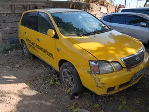 Toyota Gaia 2003 Yellow