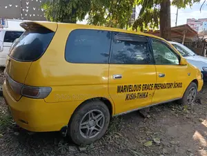 Toyota Gaia 2003 Yellow