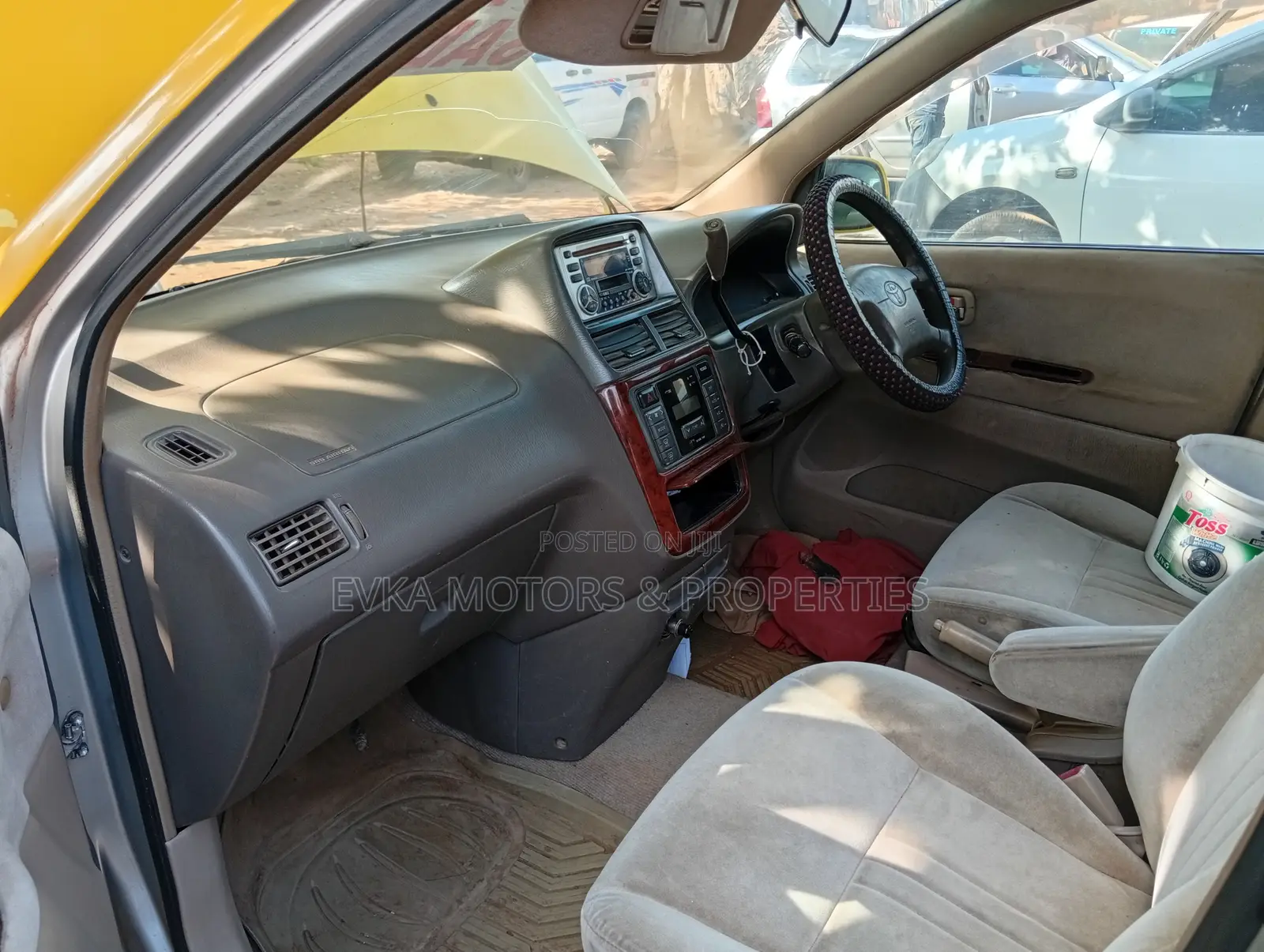 Toyota Gaia 2003 Yellow