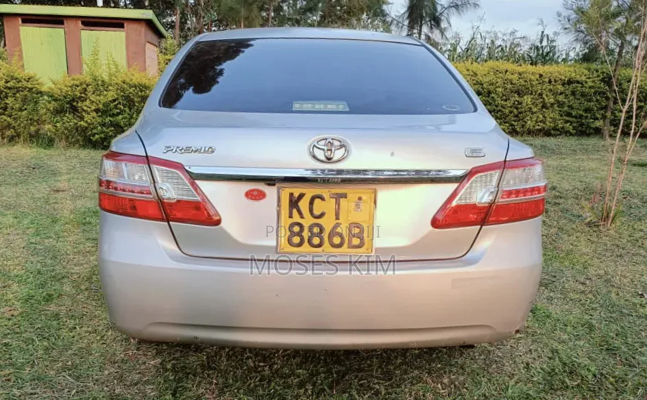 Toyota Premio 2012 Silver