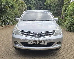 Nissan Tiida 2011 Silver