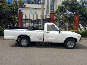 Toyota Hilux 1979 White