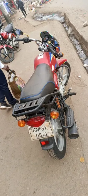 Bajaj Boxer 125 2025 Red