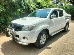 Toyota Hilux 2009 White