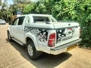 Toyota Hilux 2009 White