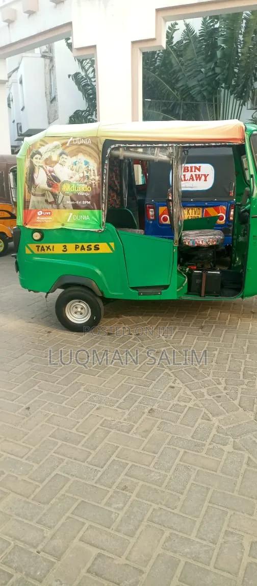 Piaggio 2024 Green - thumbnail 2