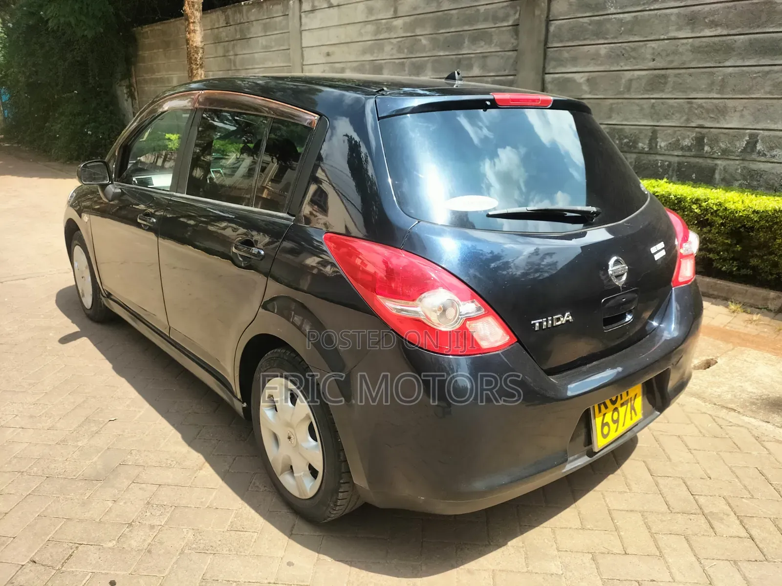 Nissan Tiida 2009 Black