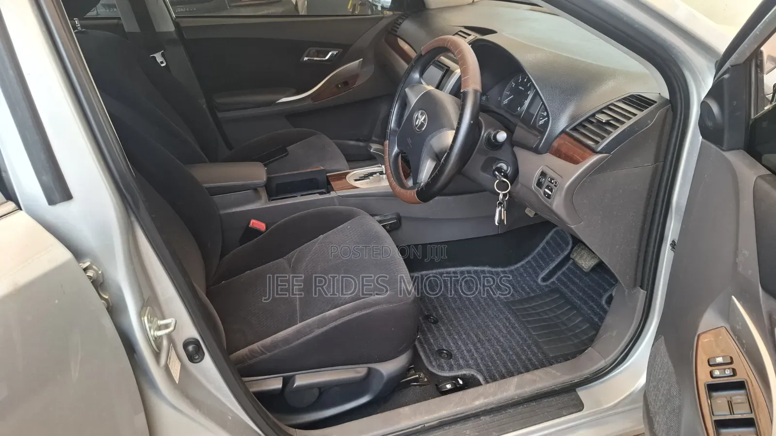 Toyota Premio 2013 Silver