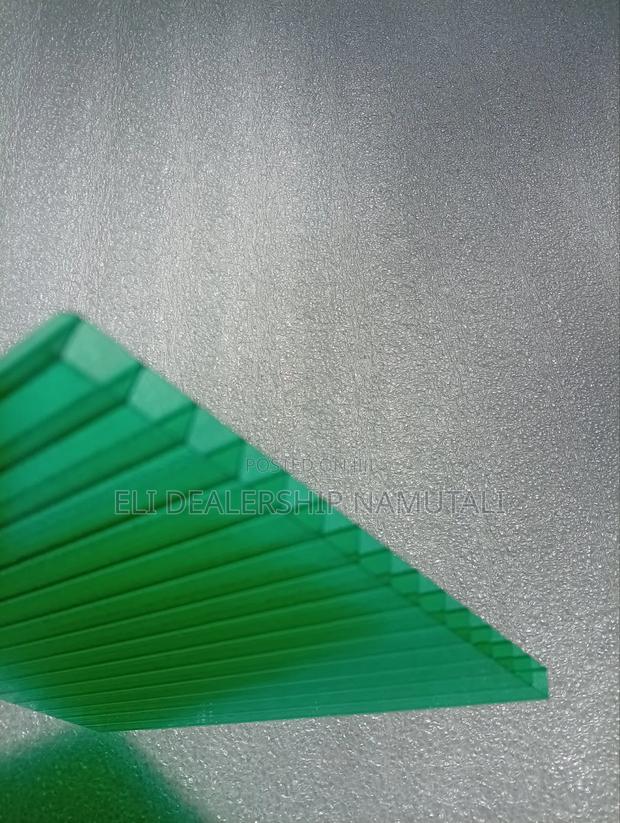 Green Hollow Roofing Sheet – Durable Multiwall Polycarbonate Panel