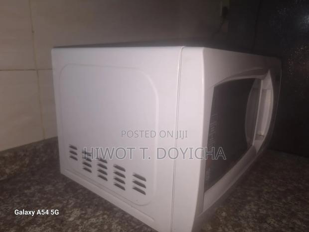Mika 20l Digital Microwave Oven – White – Excellent Condition - thumbnail 3